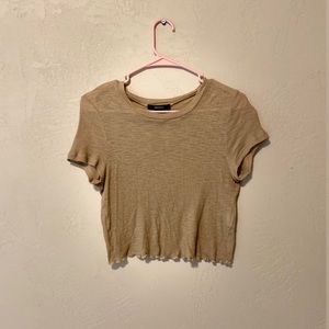 Light Crop Top w/ Ruffled Bottom